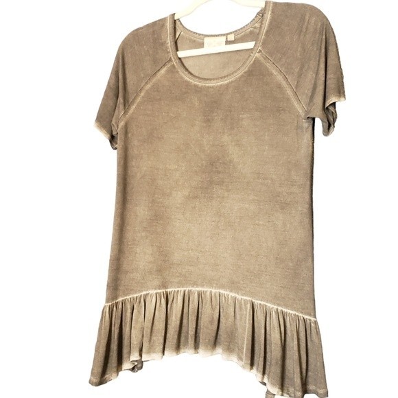 Dantelle Mineral Washed Ruffle Hem Short Sleeve Raw Cut Gray Tee M - Picture 1 of 7